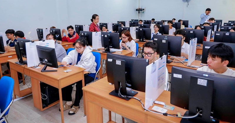 V-SAT là viết tắt của Vietnam Standardized Admission Test